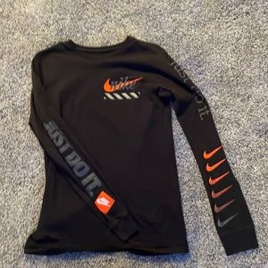 Nike long sleeve t-shirt